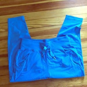 LULULEMON porcelain blue free fall crop